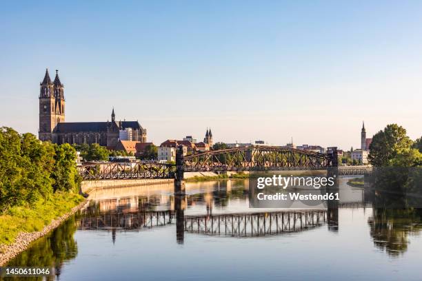 germany, saxony-anhalt, magdeburg, historic lift brige with magdeburg cathedral in background - magdeburg stock pictures, royalty-free photos & images