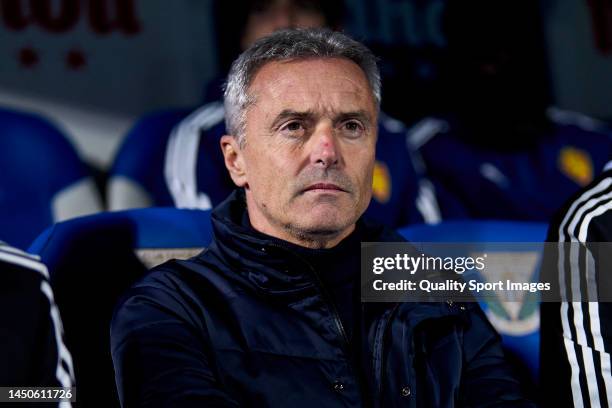 Fran Escriba head coach of Real Zaragoza looks on prior the game during La Liga SmartBank match between CD Leganes and Real Zaragoza at Estadio...