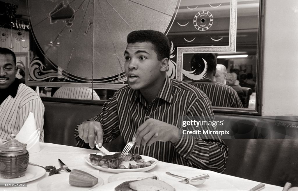 Cassius Rai Cassius Clay versus Henry Cooper 1963. Cassius Clay eating steak at ...