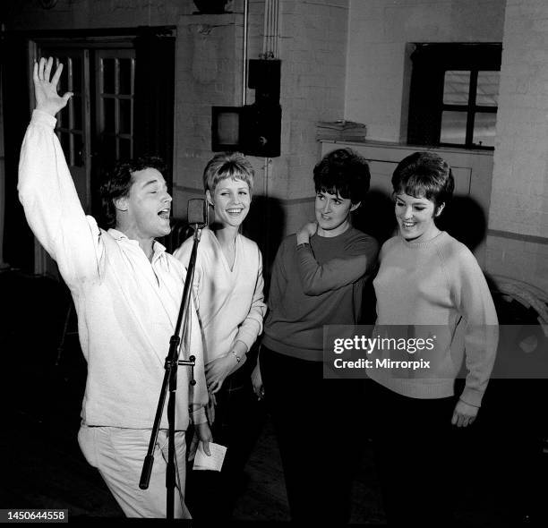 498 Eric Vernon Photos & High Res Pictures Getty Images