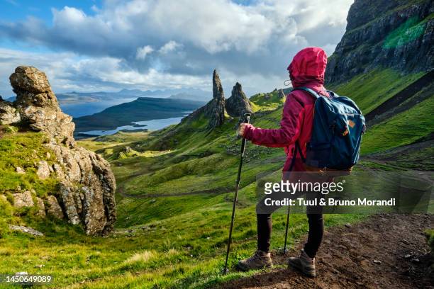 scotland, isle of skye, old man of storr - old man of storr stock pictures, royalty-free photos & images