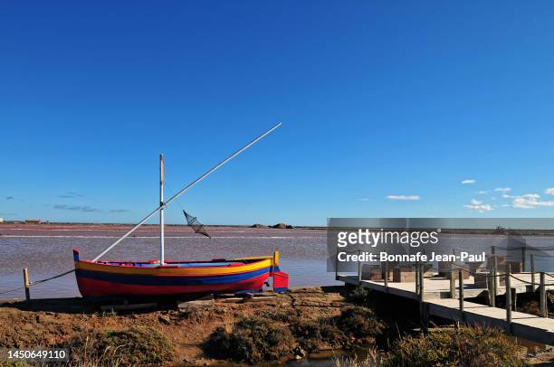 a colorfull boat of the salins de gruissan - aude fotografías e imágenes de stock