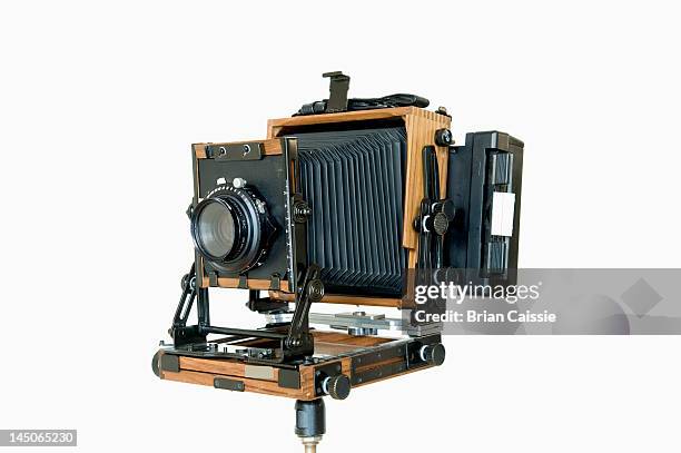 an old-fashioned large format field camera - großbildkamera stock-fotos und bilder