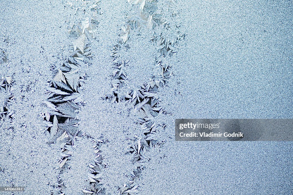 Feathered ice crystals