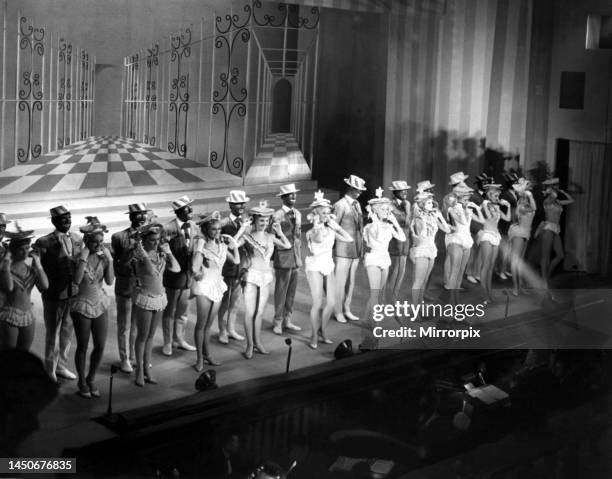 Minstrel Routine Black And White Minstrel Photos and Premium High Res Pictures - Getty ...