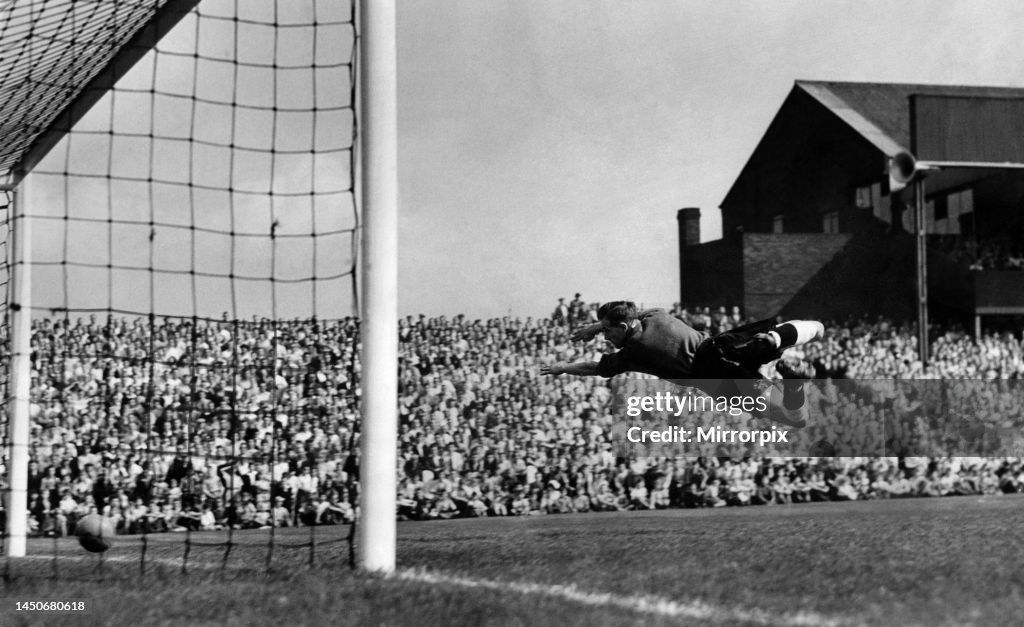 Preston North End 4 v Newcastle United 3 league match action August 1955