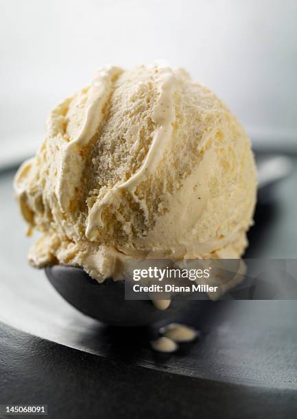 close up of scoop of ice cream - gelato alla vaniglia foto e immagini stock
