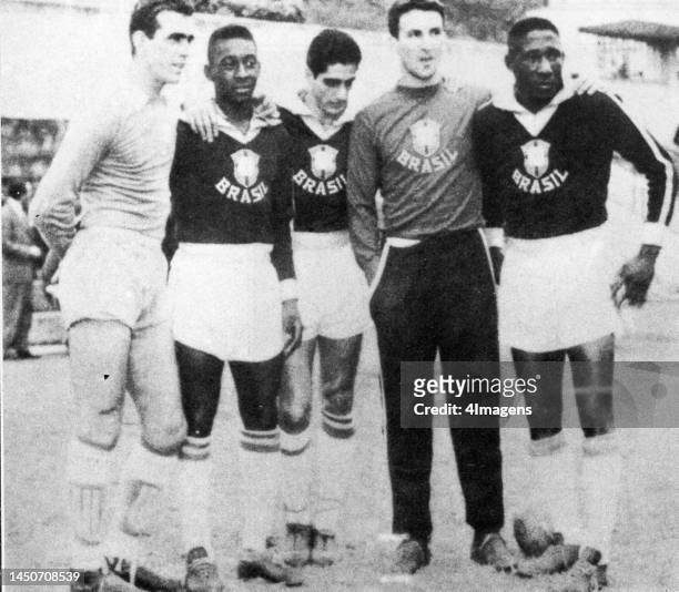 Pelé at 17 years old poses with goalkeeper Carlos Castilho, Unidentified Player, Unidentified Player and Djalma Santos of Brazil in 1959.
