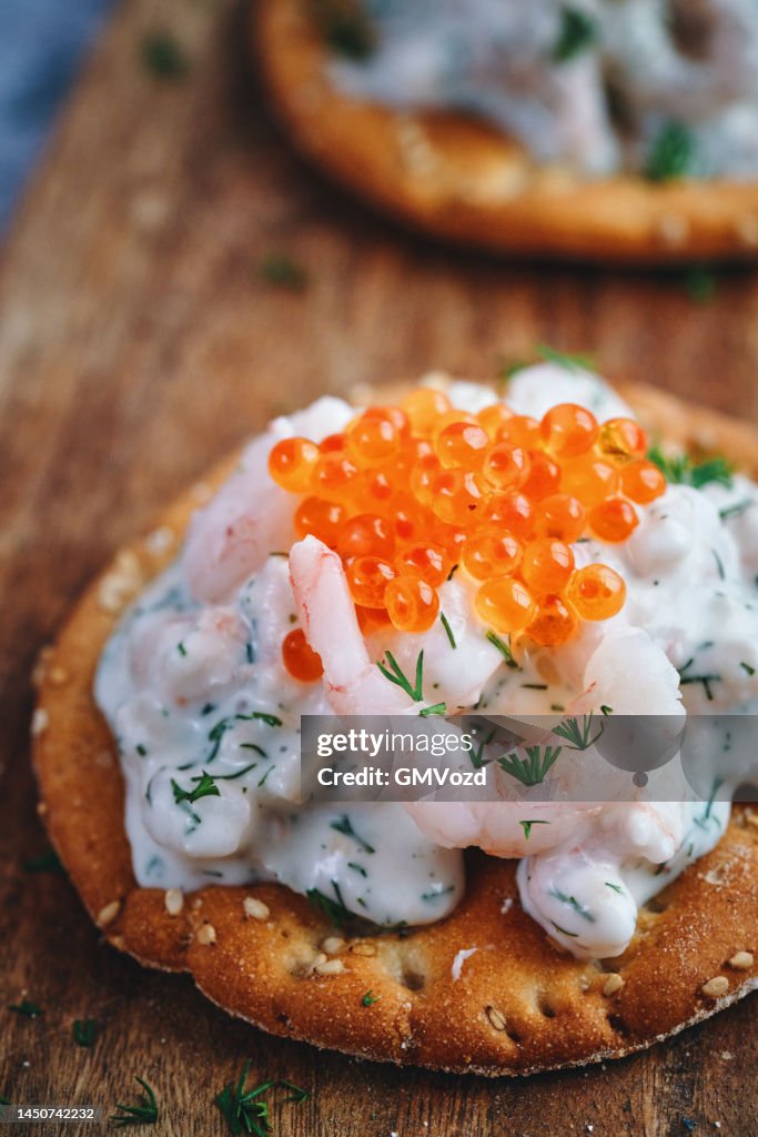 Skagen Toast Skandinavischer Garnelencocktail mit Fischrogen