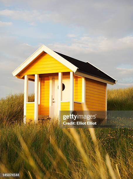 yellow bathing hut - beach cottage stock-fotos und bilder