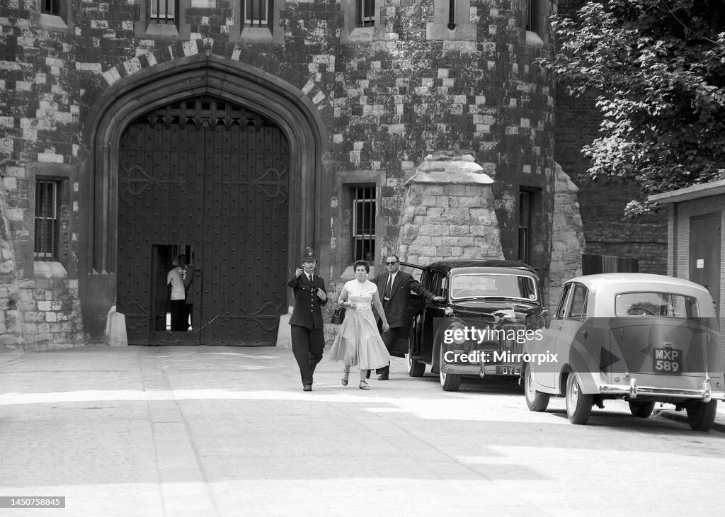 Family and friends visit Ruth Ellis at Holloway Prison 1955