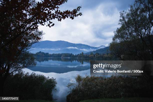scenic view of lake by trees against sky,monasterolo del castello,province of bergamo,italy - monasterolo del castello stock pictures, royalty-free photos & images