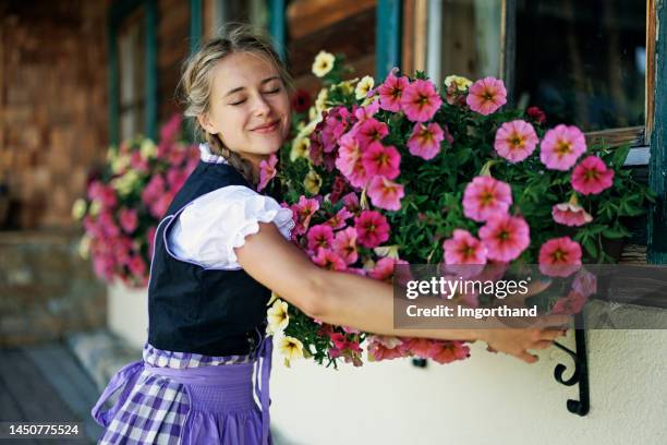 portrait of a teenage girl wearing traditional austrian dress - dirndl - traditionally austrian 個照片及圖片檔