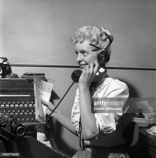 Secretary Call Note Person In Office On Phone Photos and Premium High Res Pictures - Getty ...