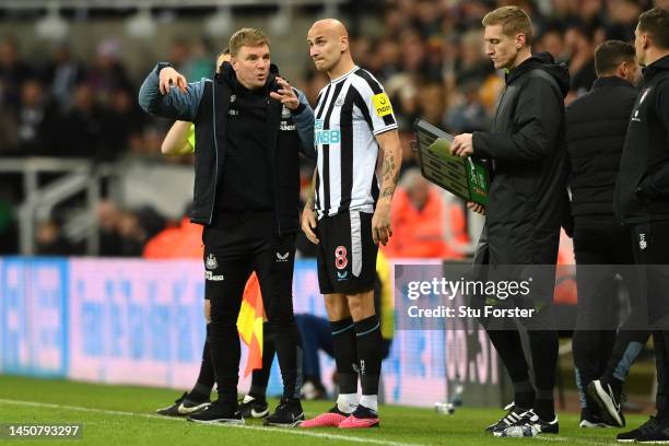 Newcastle United Manager, Eddie Howe gives Jonjo Shelvey instructions from the side lines during the Carabao Cup Fourth Round match between Newcastle...