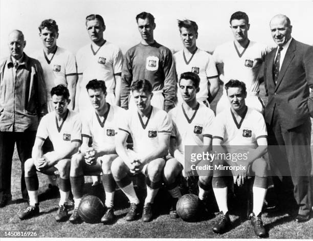 Manchester United FC that was involved in the Munich air crash in 1958. Back row: Tom Curry, Duncan Edwards, Mark Jones, Ray Wood, Bobby Charlton,...