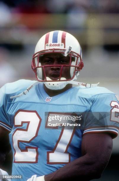 Running Back Eddie George of the Houston Oilers follows the action in the game between the Houston Oilers vs the New York Jets at Mississippi...