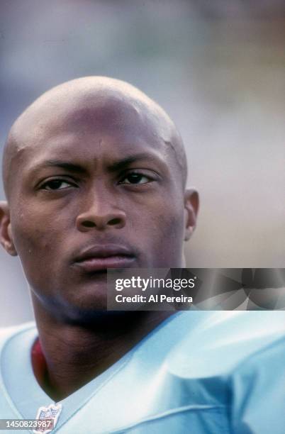 Running Back Eddie George of the Houston Oilers follows the action in the game between the Houston Oilers vs the New York Jets at Mississippi...