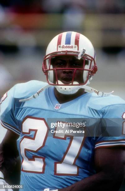 Running Back Eddie George of the Houston Oilers follows the action in the game between the Houston Oilers vs the New York Jets at Mississippi...