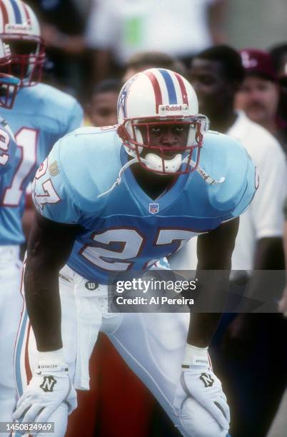 Running Back Eddie George of the Houston Oilers follows the action in the game between the Houston Oilers vs the New York Jets at Mississippi...