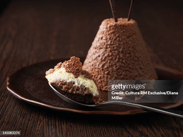 close up of spoonful of chocolate mousse - chocolate pudding imagens e fotografias de stock