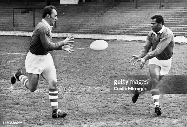 Mike Coulman and Colin Dixon show how they hope to move the ball through the Castleford defence at Wembley. They were pictured at Salford's Photo...