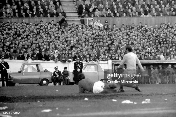 English League Division One match at Highfield Road. Coventry City versus Manchester United. United goalkeeper Alex Stepney. November 1969.