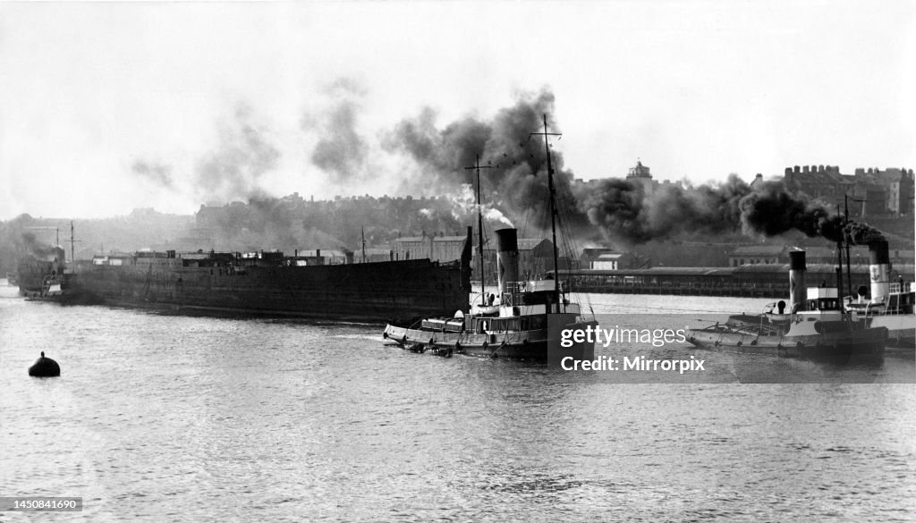 Liner ship Olympic leaves Jarrow bound for Inverkeithing circa 1936