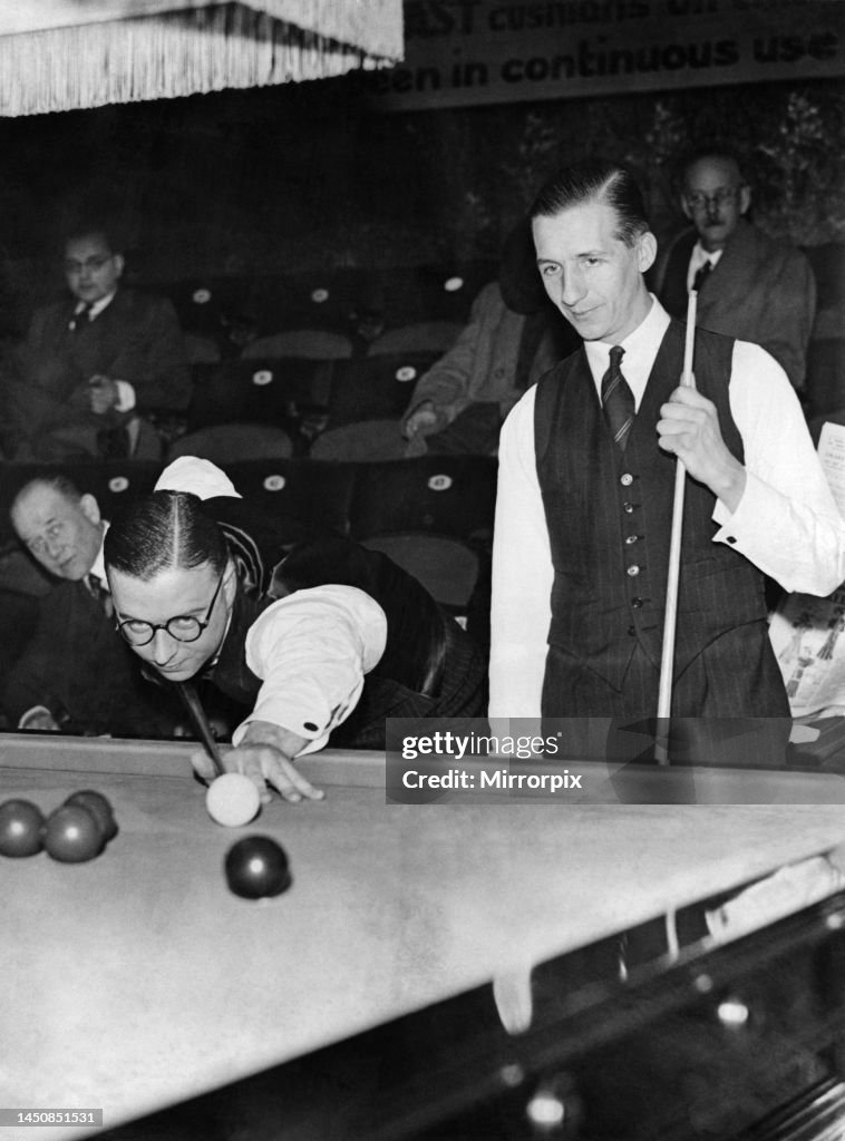 Fred Riley Snooker Mr Fred Davis, brother of Joe Davis, in play, the only player of high ...