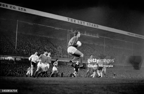 English League Cup Quarter Final replay. Derby County versus Manchester Utd. United goalkeeper Alex Stepney clutches a Dave Mackay free kick to foil...