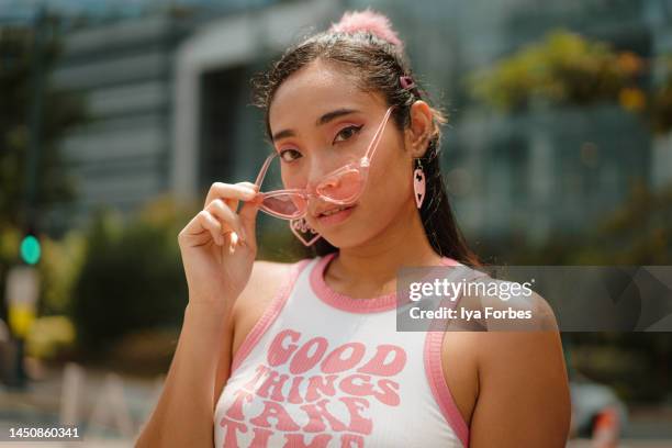 portrait of a young filipino woman rollerskater in the city - showus ストックフォトと画像