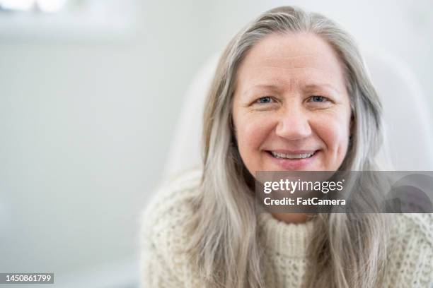 senior woman portrait - smiling mature eyes stockfoto's en -beelden