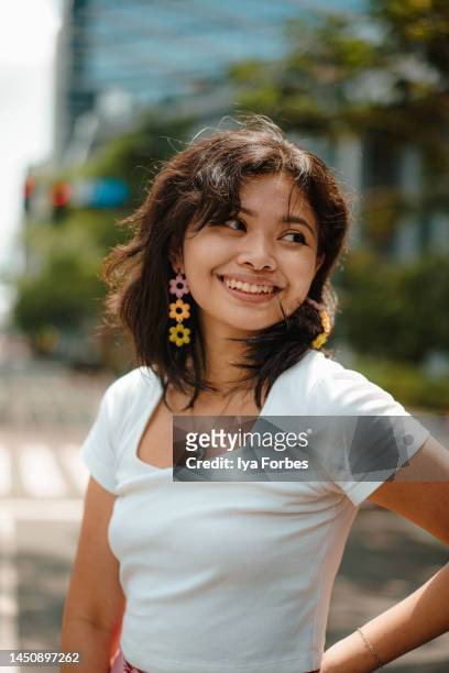 portrait of a young filipino woman roller skater in the city - philippines women fotografías e imágenes de stock