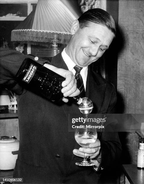 Monte Pearson, the former jockey who was the smallest Home Guard, pictured behind the counter of his inn at Barnard Castle. 20th July 1960.