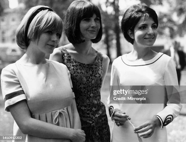 Marianne Faithful and Sandie Shaw in Ladybirds TV programme, 1965.