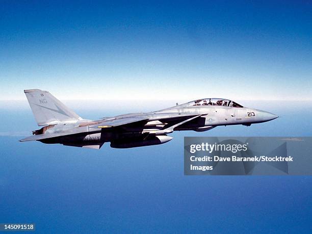 f-14a tomcat in flight above the pacific ocean. - navy stock-fotos und bilder