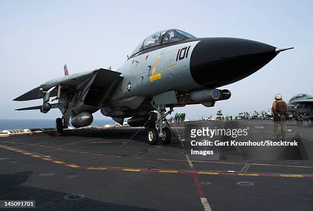 an f-14d tomcat on the flight deck of uss theodore roosevelt. - operation enduring freedom stock pictures, royalty-free photos & images