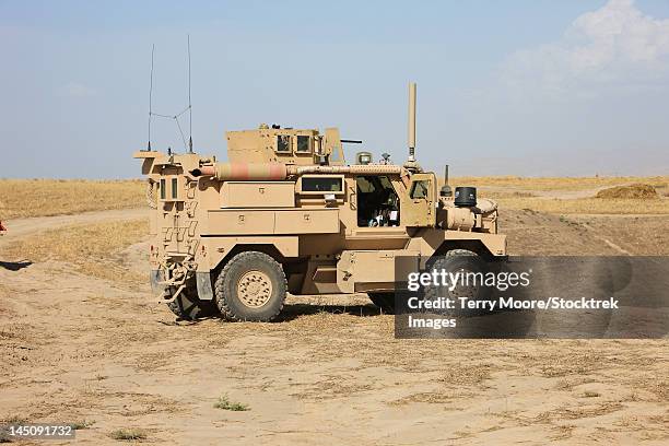 a u.s. army cougar mrap vehicle. - military vehicle bildbanksfoton och bilder