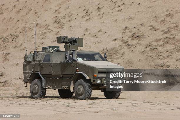 the german army atf dingo armored vehicle. - mine resistant ambush protected fotografías e imágenes de stock