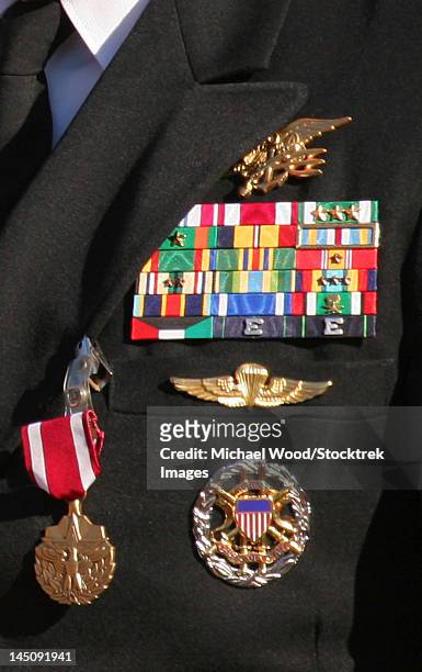 close-up view of military decorations and honors on a commander's dress uniform. - ellis island medals of honor awards december 9 1990 stockfoto's en -beelden