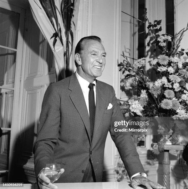 Gary Cooper at the Savoy hotel, speaking to journalists. September 1960.