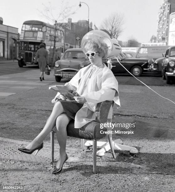 As the weather was so good, the David and Allen Ladies hairdressing Salon in Finchley Road, London took the business of cut and blow dry outside....