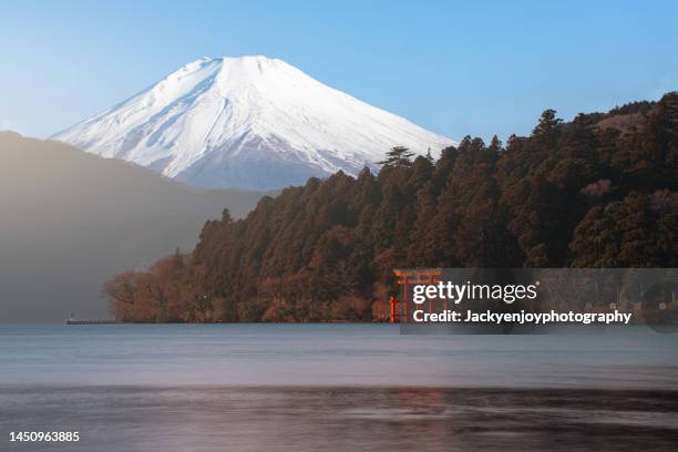 red torii gates with mt. fuji and hakone in kanagawa of japan - hakone kanagawa bildbanksfoton och bilder