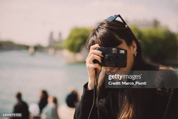 woman with analog camera film - only young women photos stock pictures, royalty-free photos & images