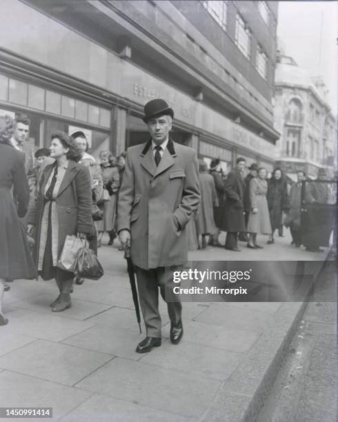 Edwardian style swagger coat. 01/4/1952.