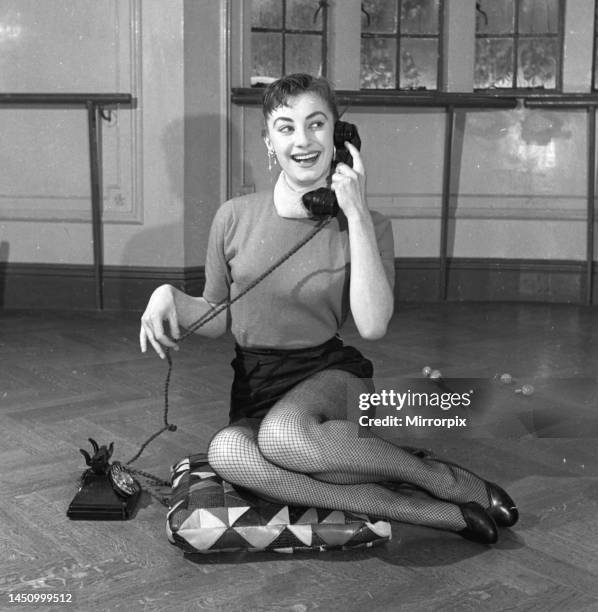 Actress Jean Marsh aged 17. April 1952.