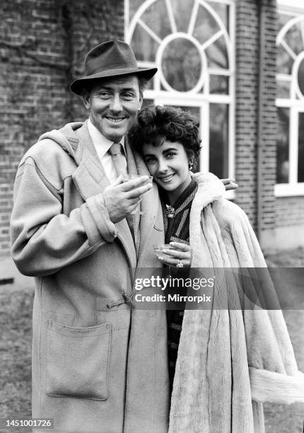 Elizabeth Taylor and husband Michael Wilding back from their honeymoon. March 1952.