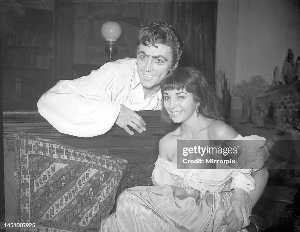 Joan Collins and Maxwell Reed announce their engagement April 1952.