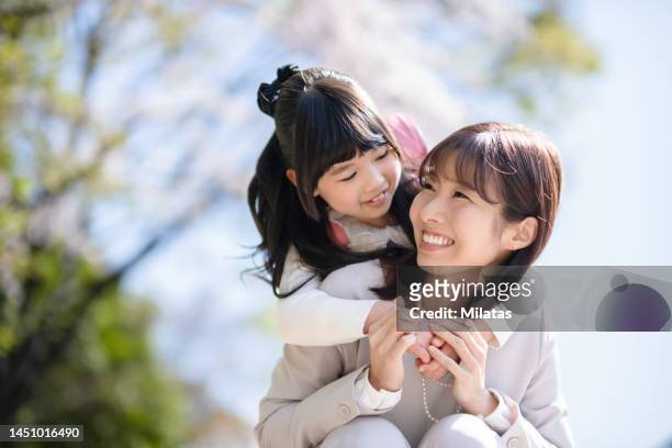 entrance ceremony mother and daughter portrait - japanese mother daughter stock pictures, royalty-free photos & images