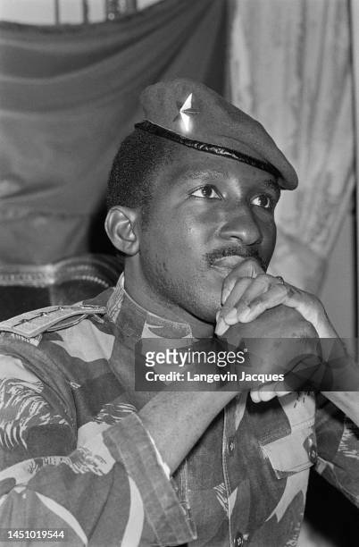 Portrait de Thomas Sankara, président de Burkina Faso à une conférence de presse internationale sur l’arbre et la forêt à l’hôtel Crillon à Paris.